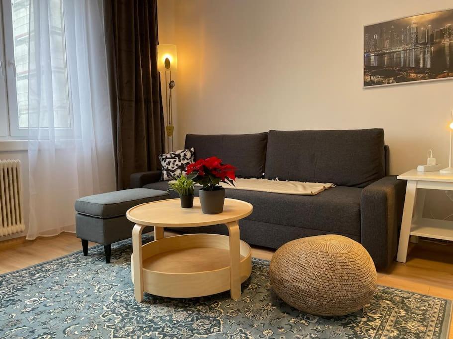 Charming Apartment Near City Center Wina Bagian luar foto