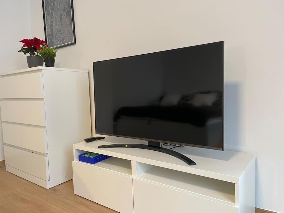 Charming Apartment Near City Center Wina Bagian luar foto